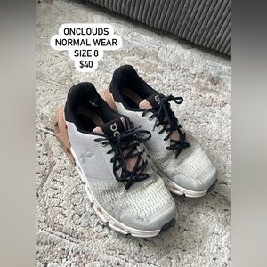 OnCloud Cloudflyer running shoes/8 womens